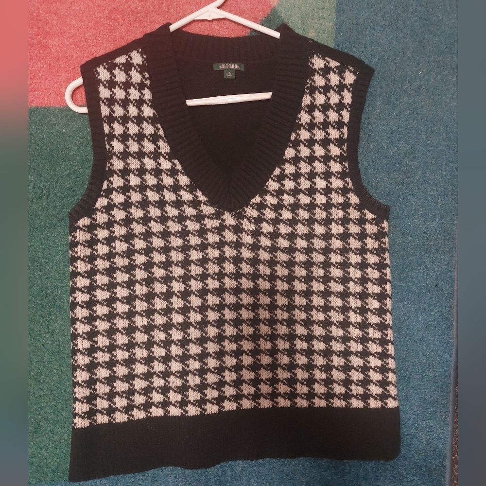 Houndstooth women's sweater vest